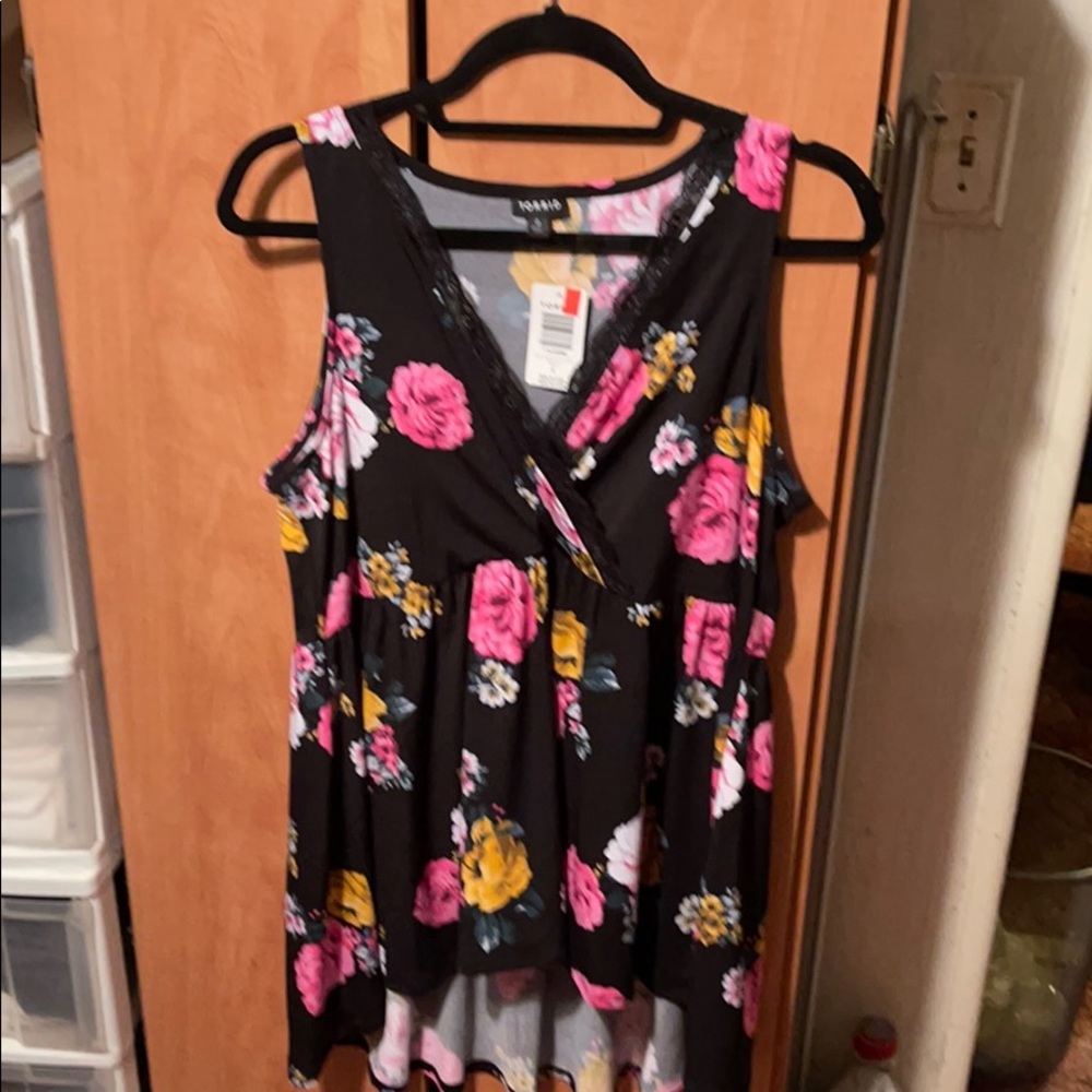 Torrid sleeveless high low top NWT